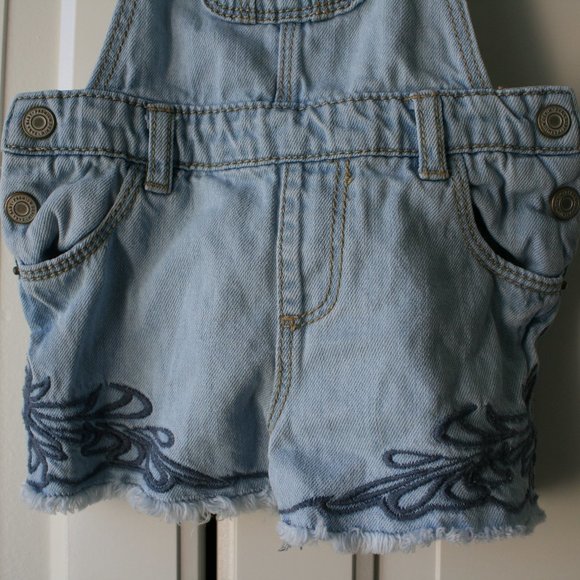 2/$20 Zara baby girl jean overall shorts 9 months - Picture 9 of 16